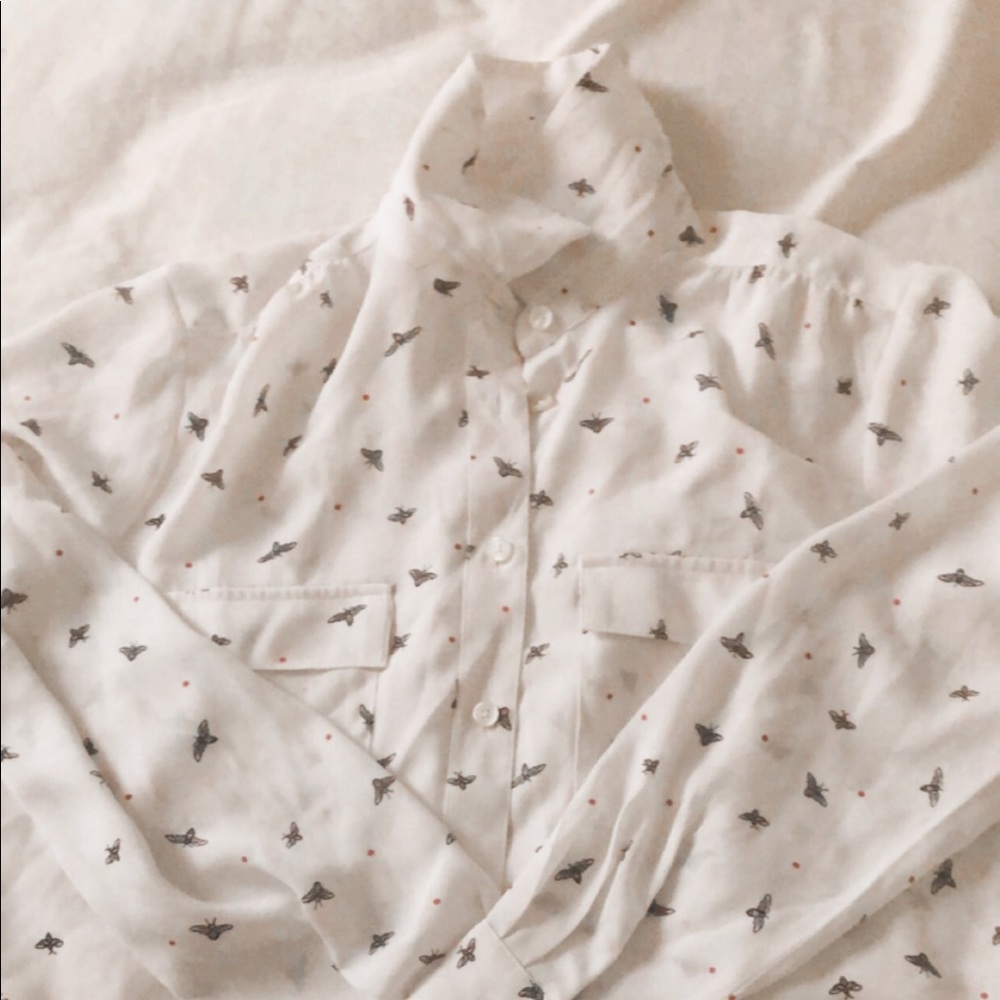 Cute bumblebee button-up 🐝